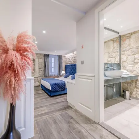 M Luxury سبليت